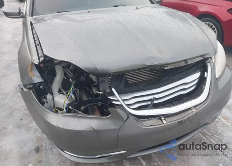 2013 Chrysler 200 Touring z USA, uszkodzony, nr VIN 1C3CCBBB7DN656014